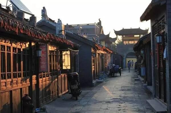 警方辟谣女子买奶茶遭老公家暴:为博眼球,把自己跌倒受伤的图片捏造为被家暴